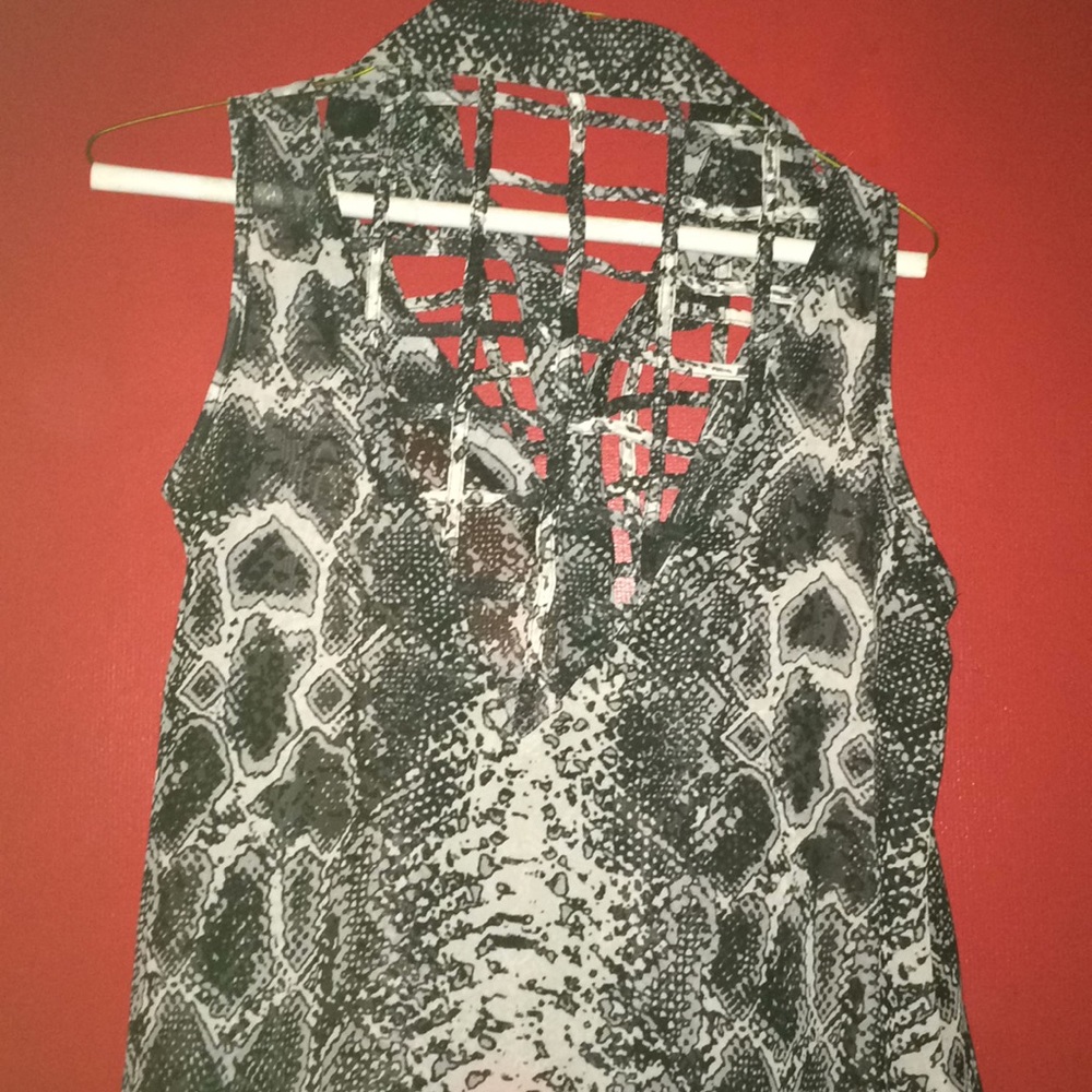 Top - Picture 2 of 2